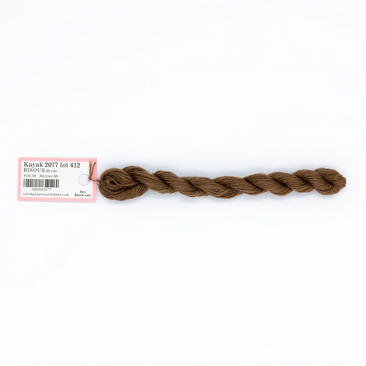 Tilli Tomas | Bisous | 2077 Kayak | Thread